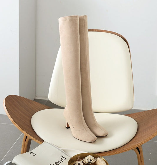 Модные женские сапоги-ботфорты из эластичной ткани