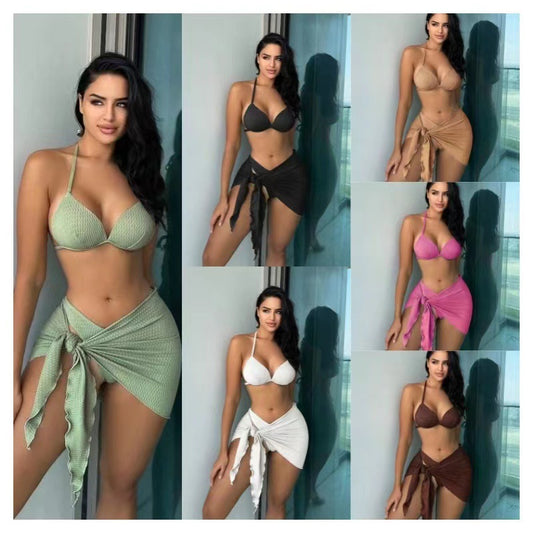 Элегантный женский купальник-тройка с русским разрезом.