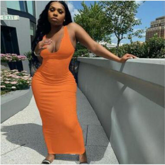 Женский жилет на подтяжках с глубоким вырезом. Платье.