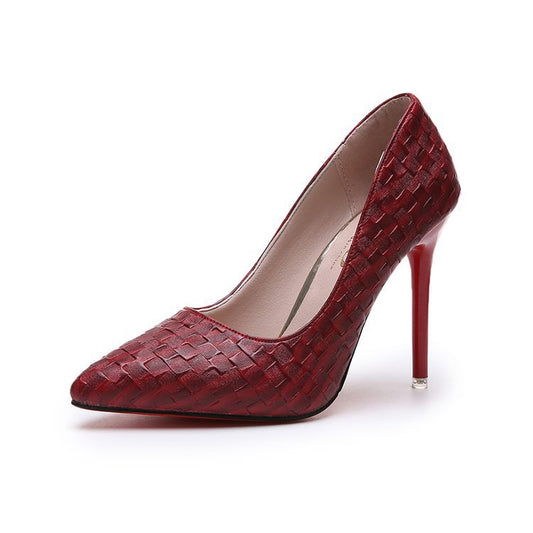 Модные туфли на шпильках с острым носком