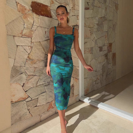 Платье без рукавов, на бретелях, с открытой спиной, открытым декольте, цветочным принтом и разрезом