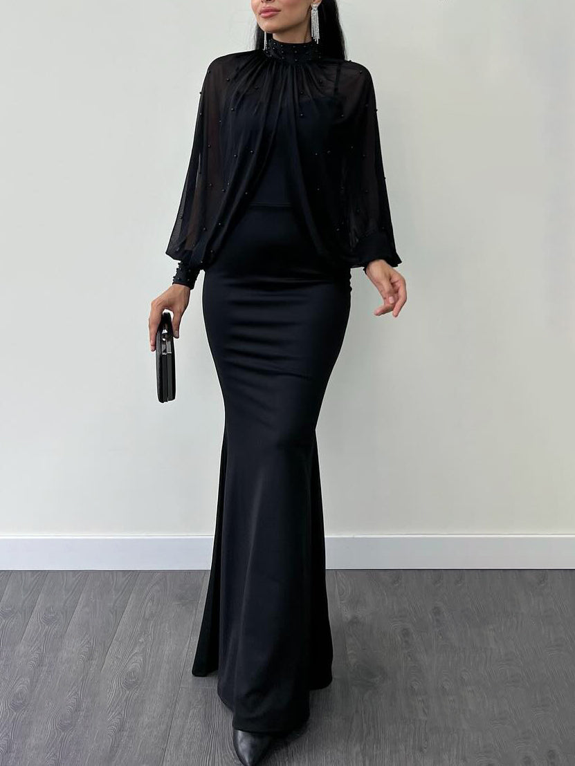 Платье-комбинезон из двух частей с открытой спиной, прозрачной отделкой и бисером, на бретелях.