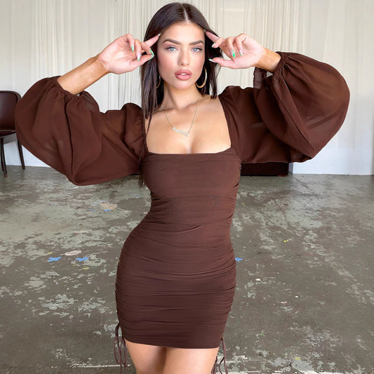 Элегантное облегающее платье с глубоким вырезом, вырезом и узлом, плиссированное.