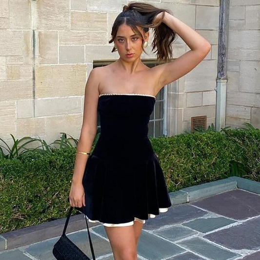 Замшевое платье в стиле «принцесса» с лоскутным дизайном, оборками на груди и складками.