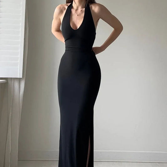 Однотонное элегантное платье с разрезом и завязками на шее